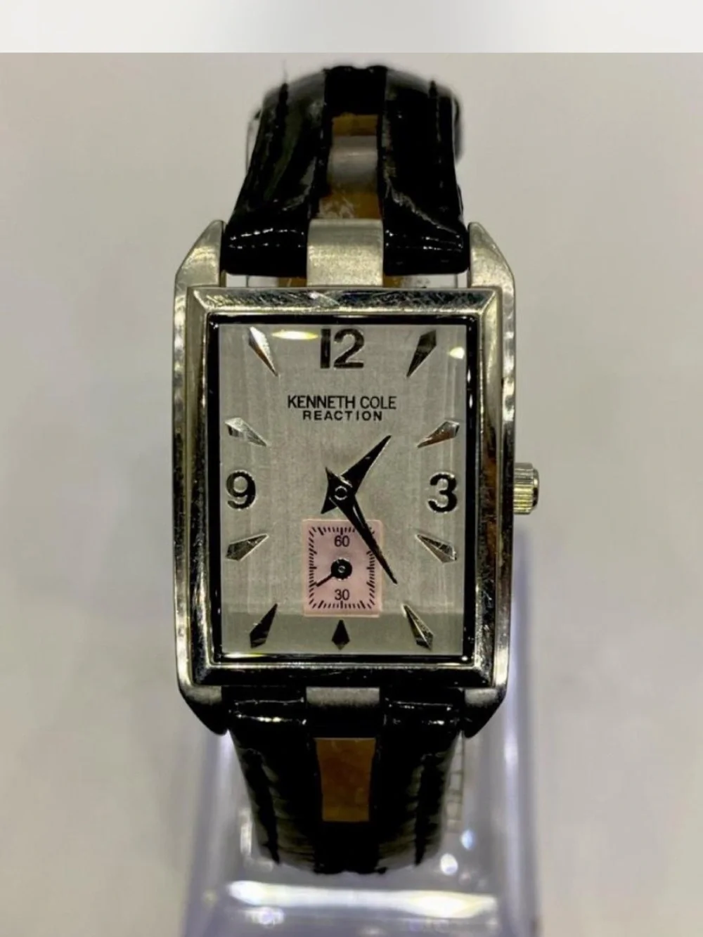 *** Kenneth Cole ^^ Reaction Silver Dial Watch / Pink Subdial ^^^